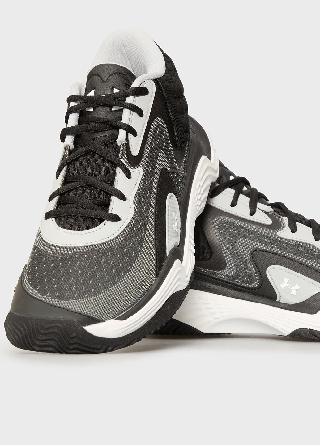 Чорні всесезонні кросівки Under Armour
