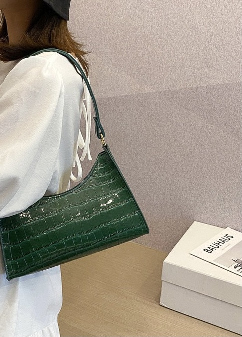 Женская маленькая сумочка через плечо багет на ремешке рептилия крокодиловая кожа зеленая NoName (251204016)