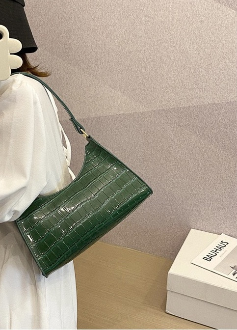 Женская маленькая сумочка через плечо багет на ремешке рептилия крокодиловая кожа зеленая NoName (251204016)
