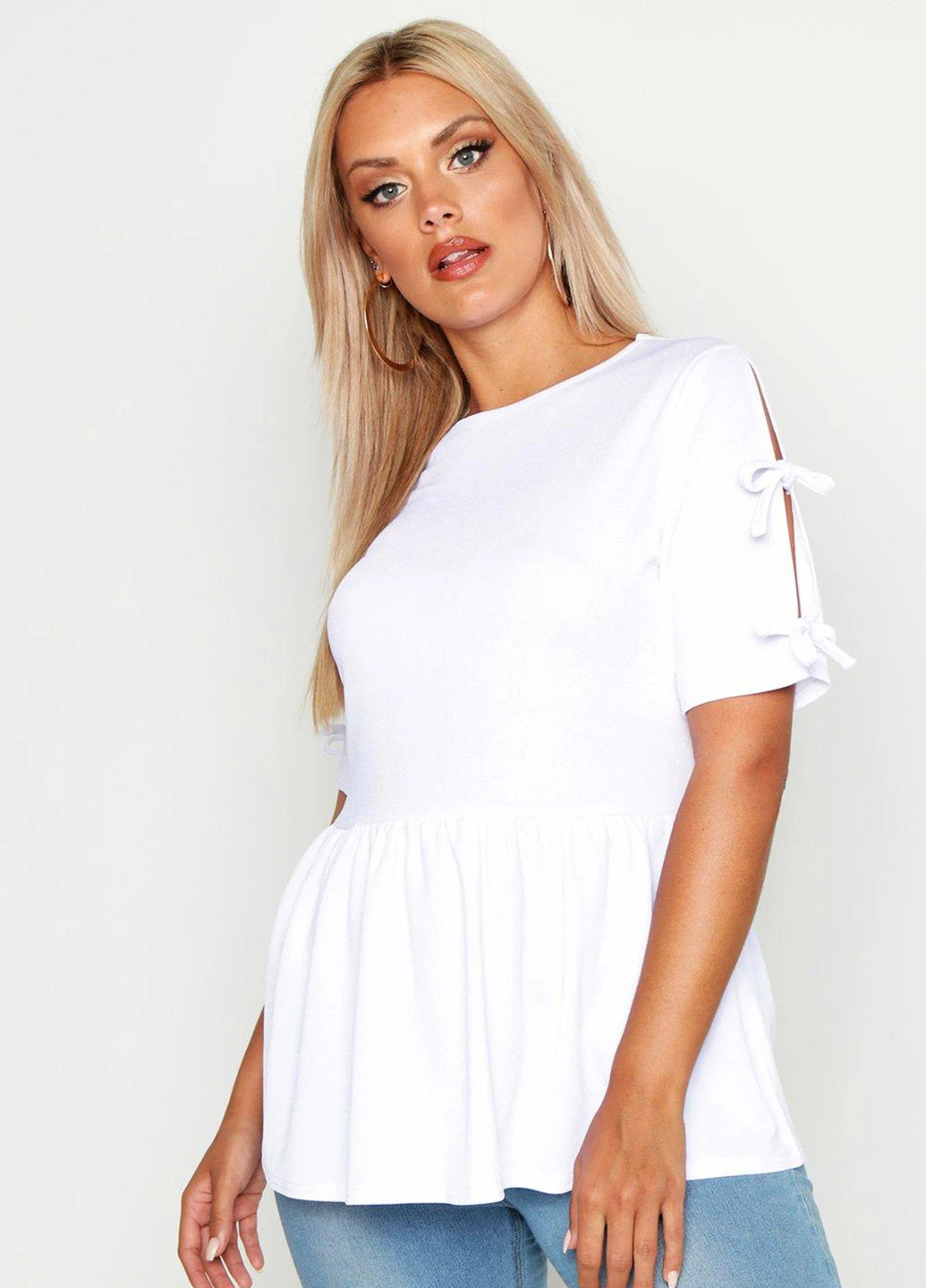 Біла блуза з баскою Boohoo