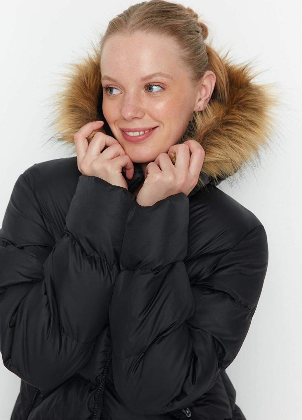 Черная зимняя куртка Trendyol TWOAW22MO0582/Siyah