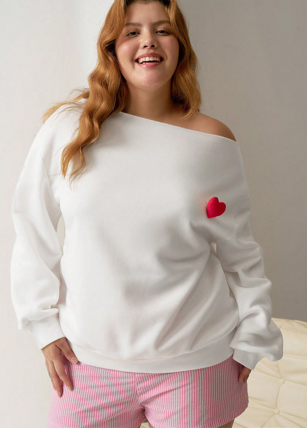 Білий світшот SHEIN однотонний брошка (342405478)