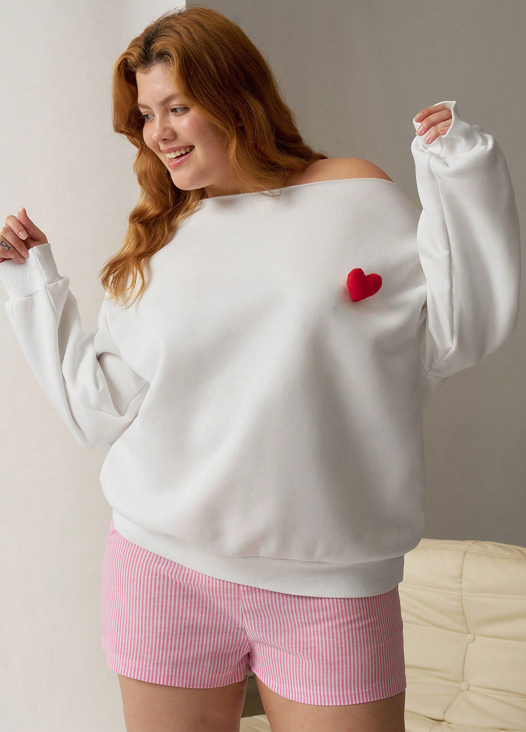 Білий світшот SHEIN однотонний брошка (342405478)