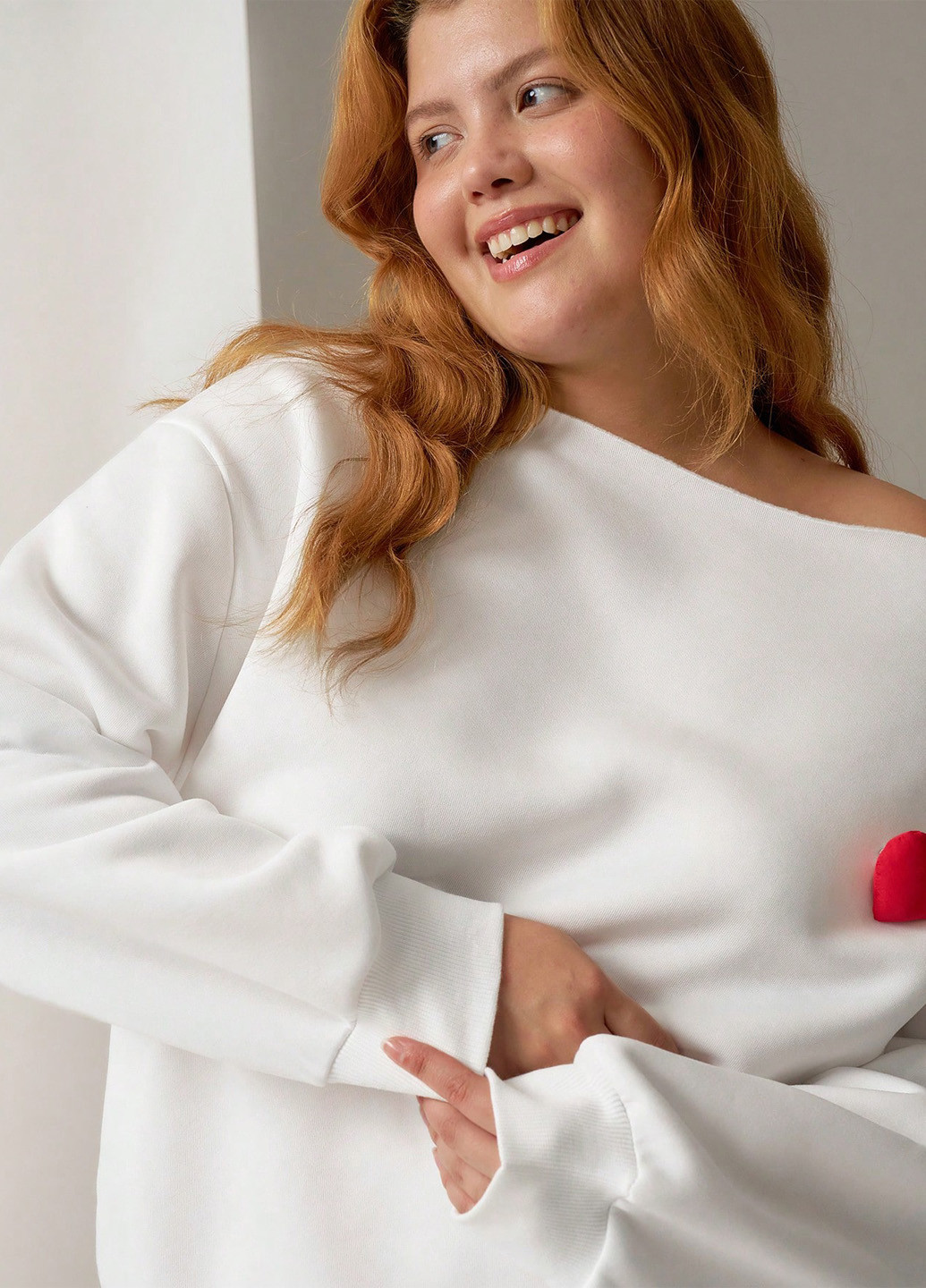 Білий світшот SHEIN однотонний брошка (342405478)