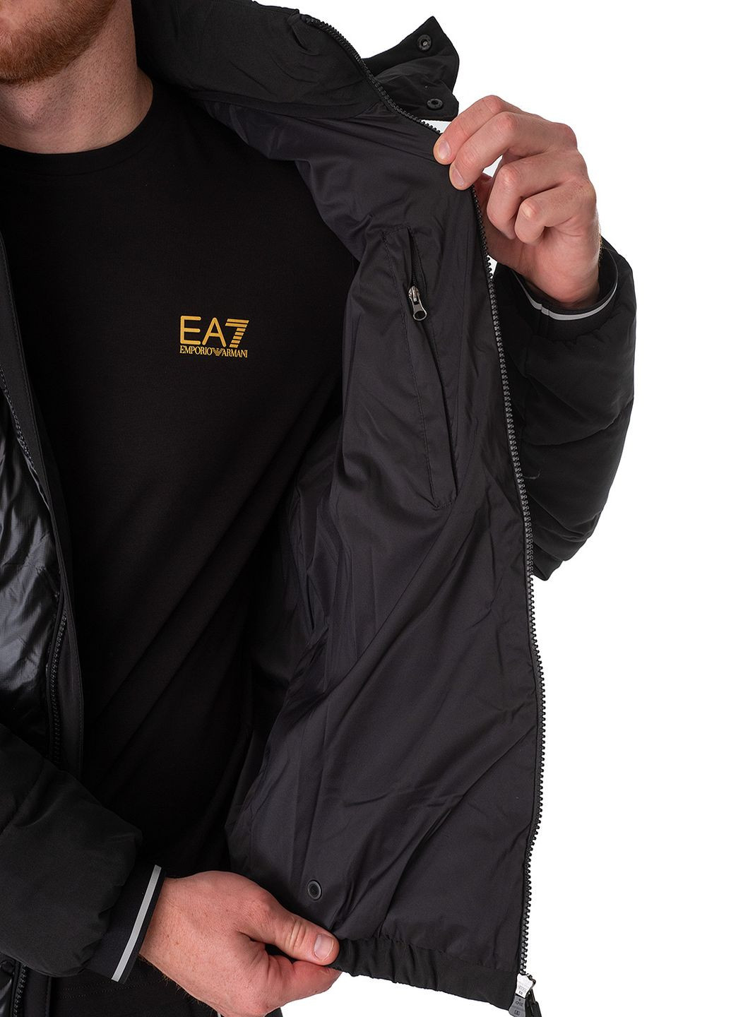 Чорна зимня куртка ARMANI EA7
