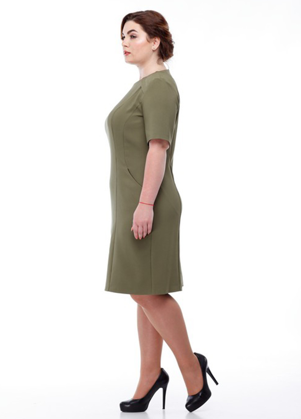 Оливковое деловое платье с коротким рукавом Origa однотонное