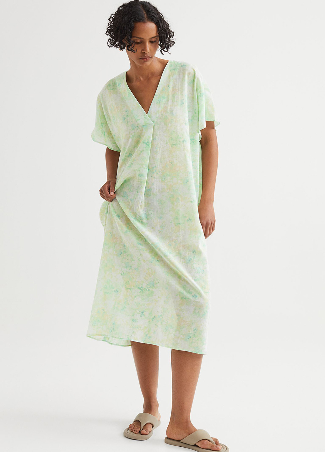 Светло-зеленое кэжуал платье оверсайз H&M с абстрактным узором