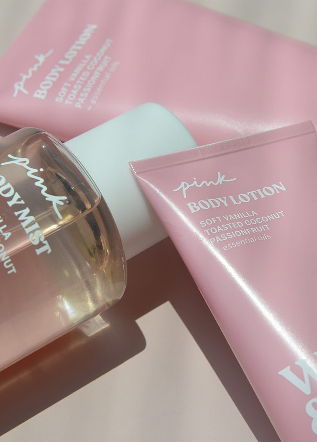 Набір Warm & Cozy Pink (міст 250 мл, лосьйон 236 мл, свічка 184 р.) Victoria's Secret (341894885)