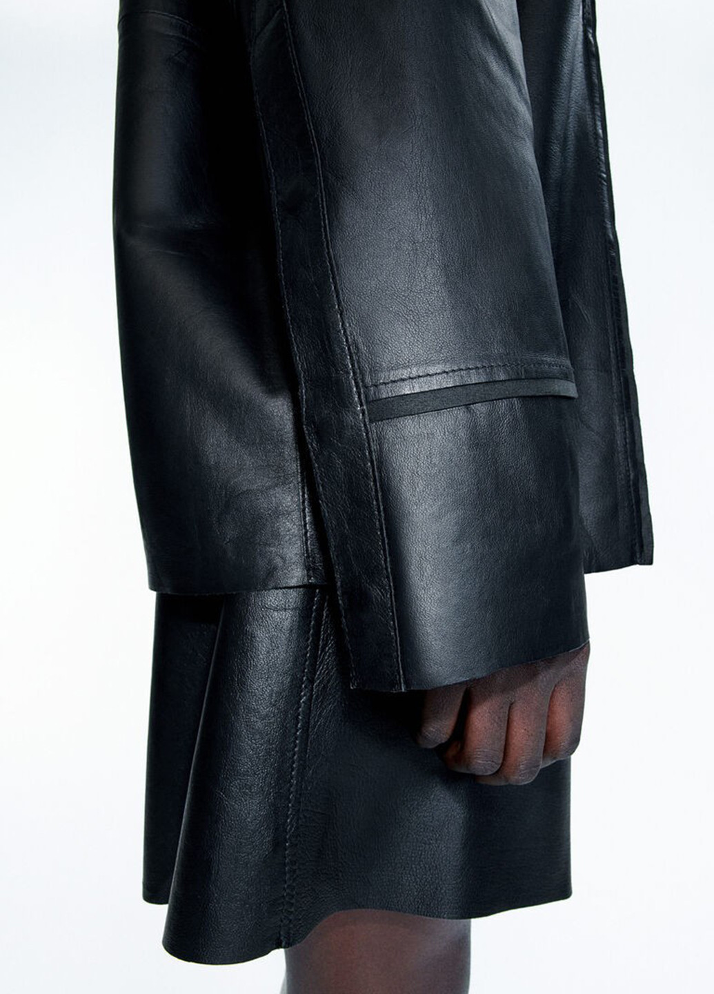 Чорна демісезонна куртка з натуральної шкіри H&M Studio