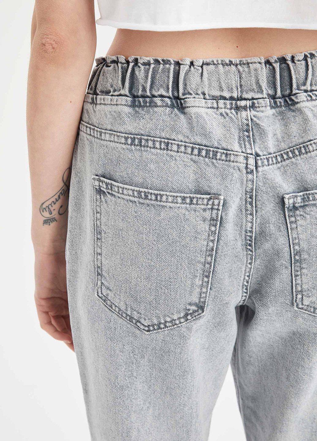 Светло-серые демисезонные укороченные, джоггеры джинсы DeFacto