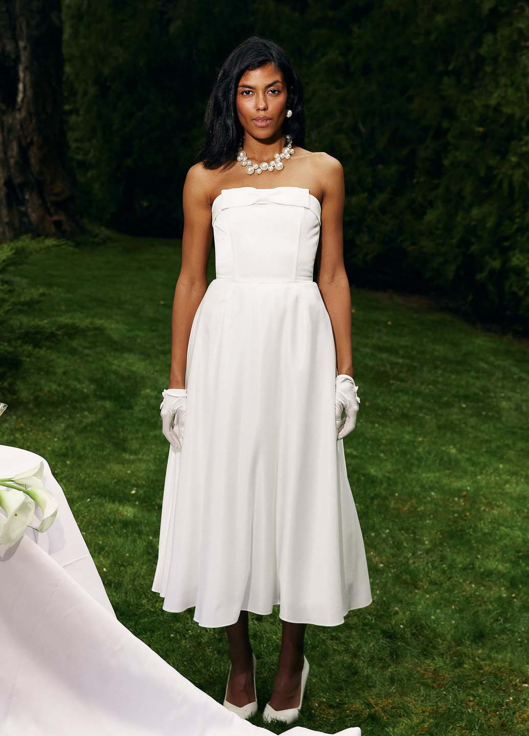 Молочное праздничный платье на одно плечо Gepur однотонное