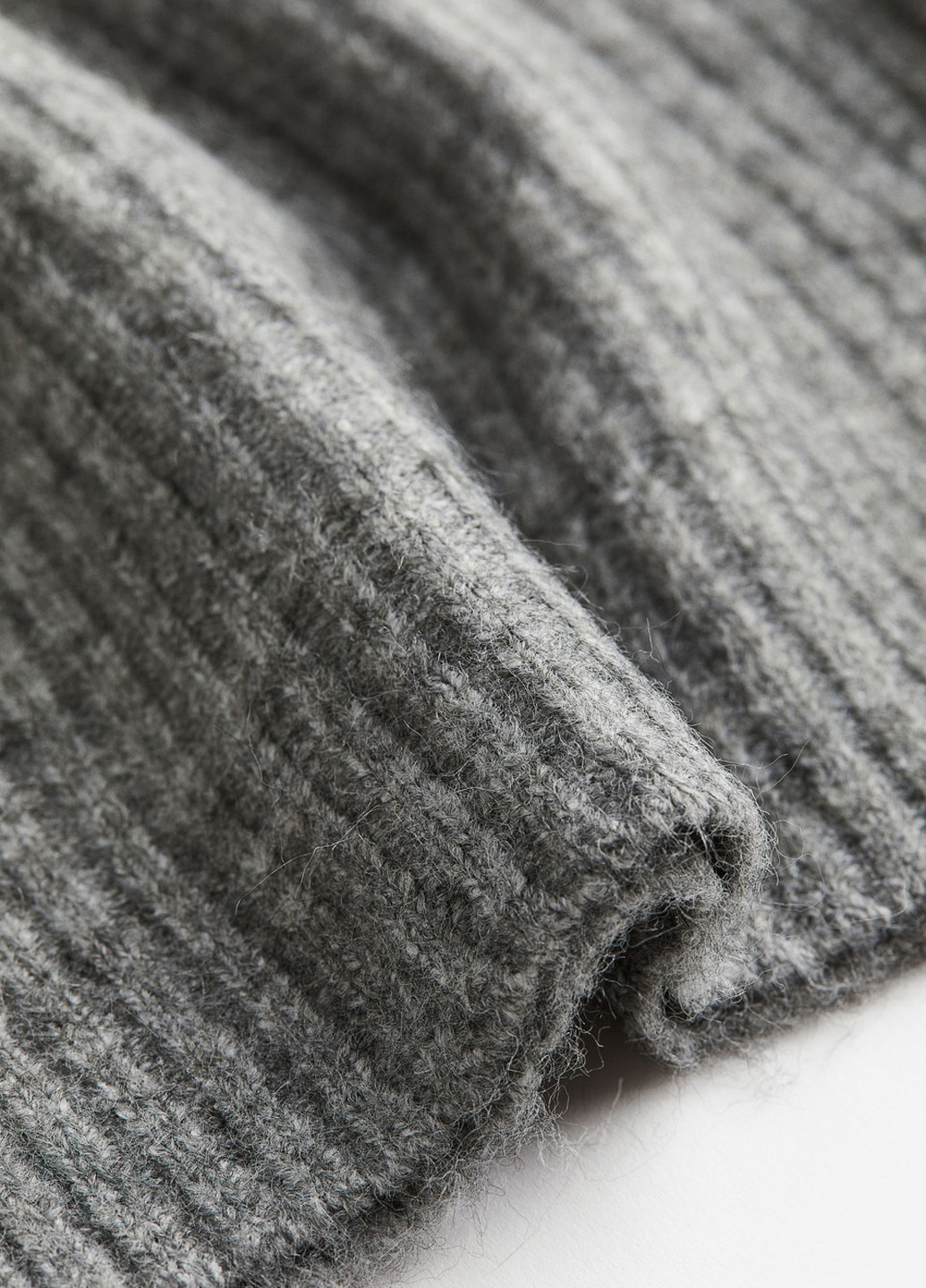 Сірий зимовий светр H&M