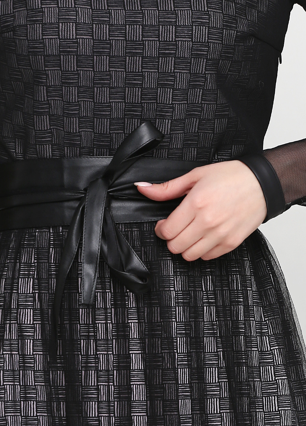 Черное коктейльное платье Leliss с геометрическим узором