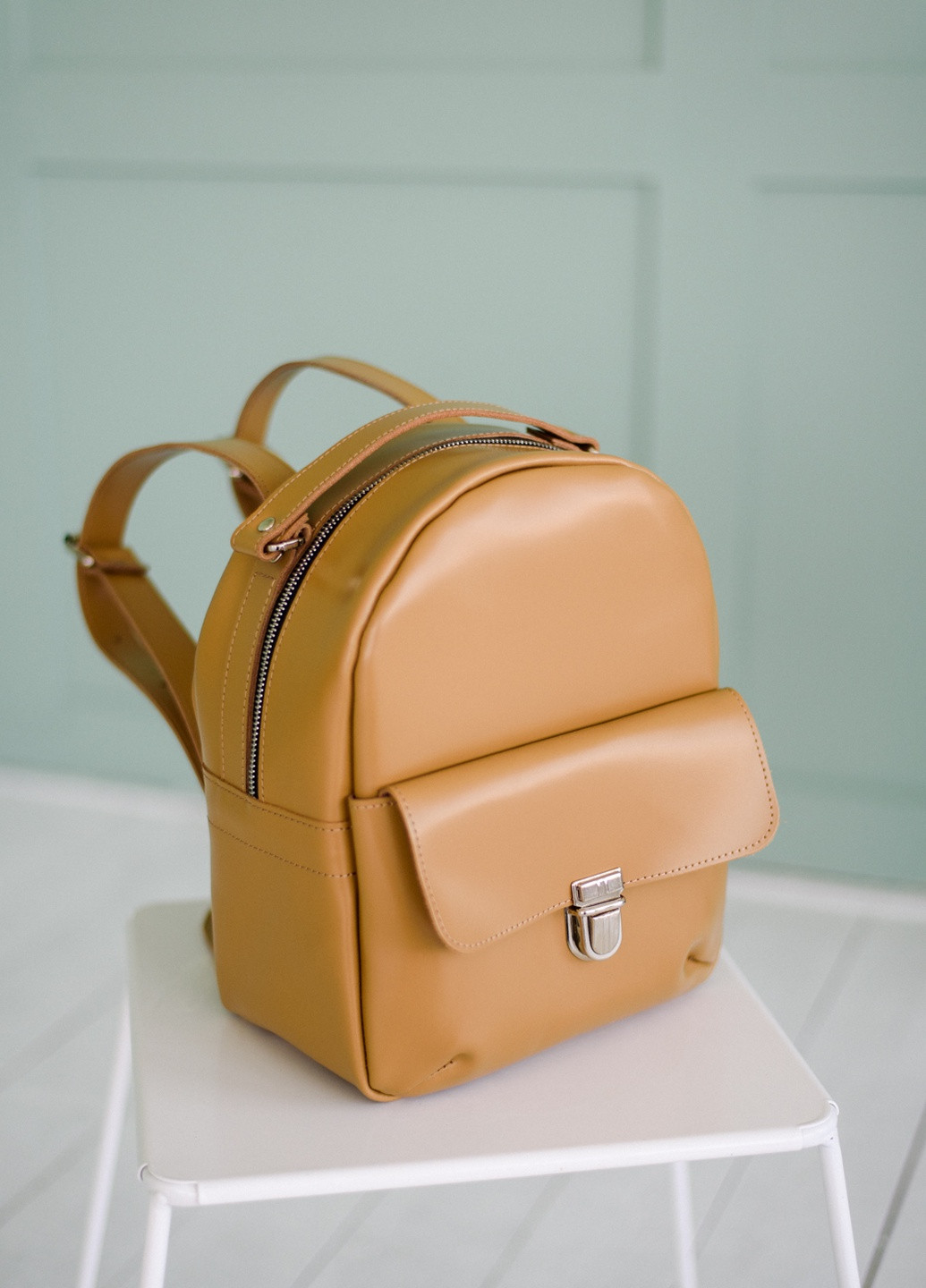 Женский мини-рюкзак ручной работы из натуральной кожи с легким глянцевым эффектом лавандового цвета Boorbon (253702472)