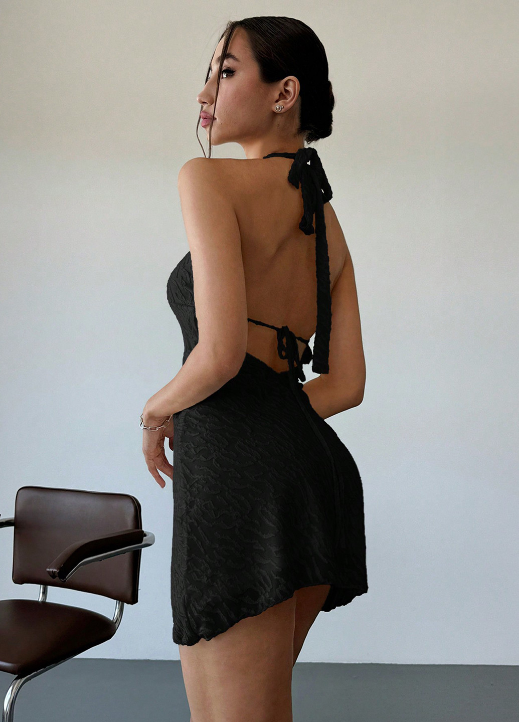 Чорна кежуал сукня з відкритою спиною SHEIN однотонна