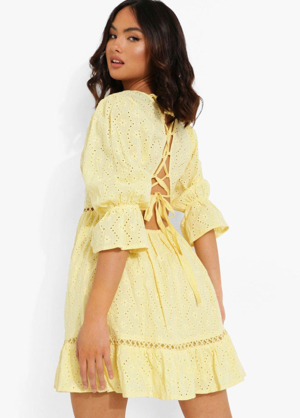 Светло-желтое коктейльное платье клеш Boohoo однотонное