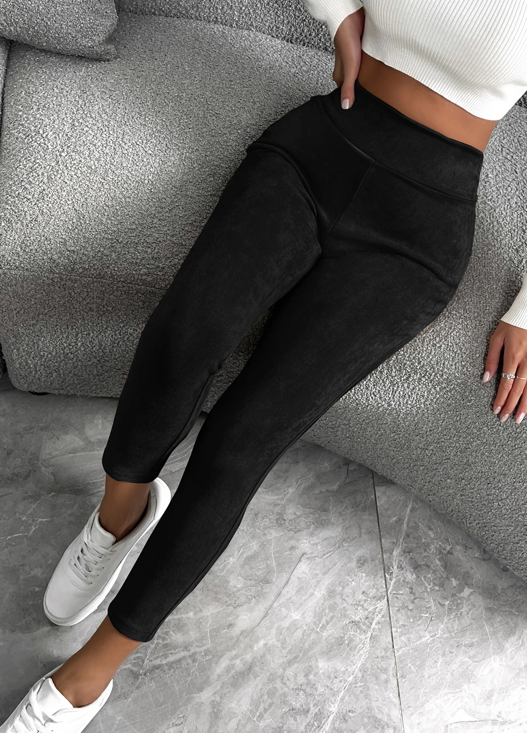 Черные демисезонные леггинсы SHEIN