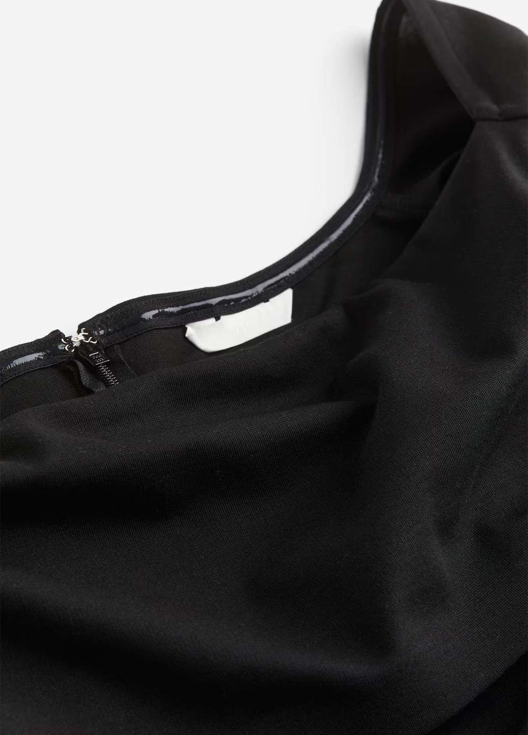 Черное коктейльное, кэжуал платье с открытыми плечами H&M однотонное