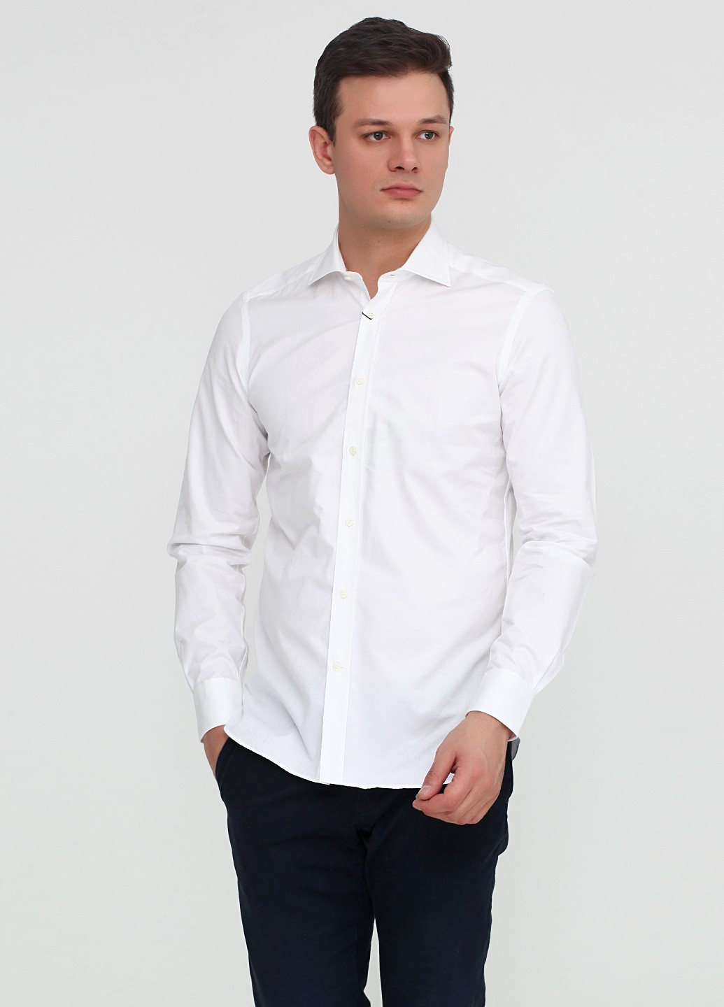 Белая кэжуал рубашка однотонная Luca D'altieri с длинным рукавом