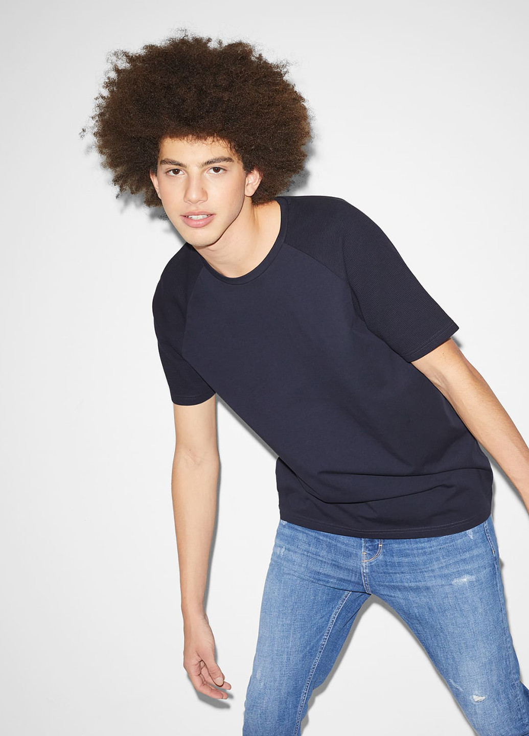 Темно-синя футболка C&A