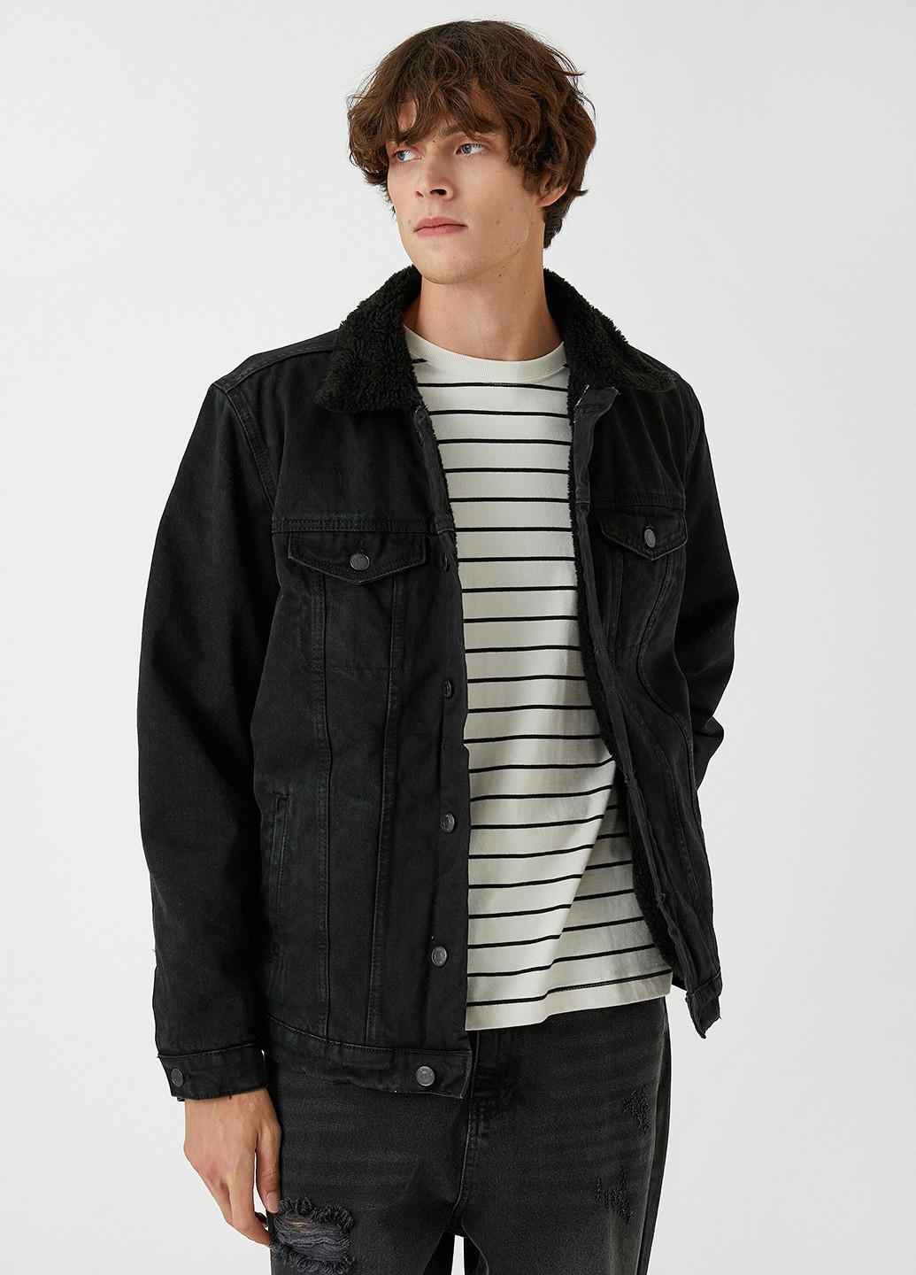 Чорна демісезонна куртка KOTON