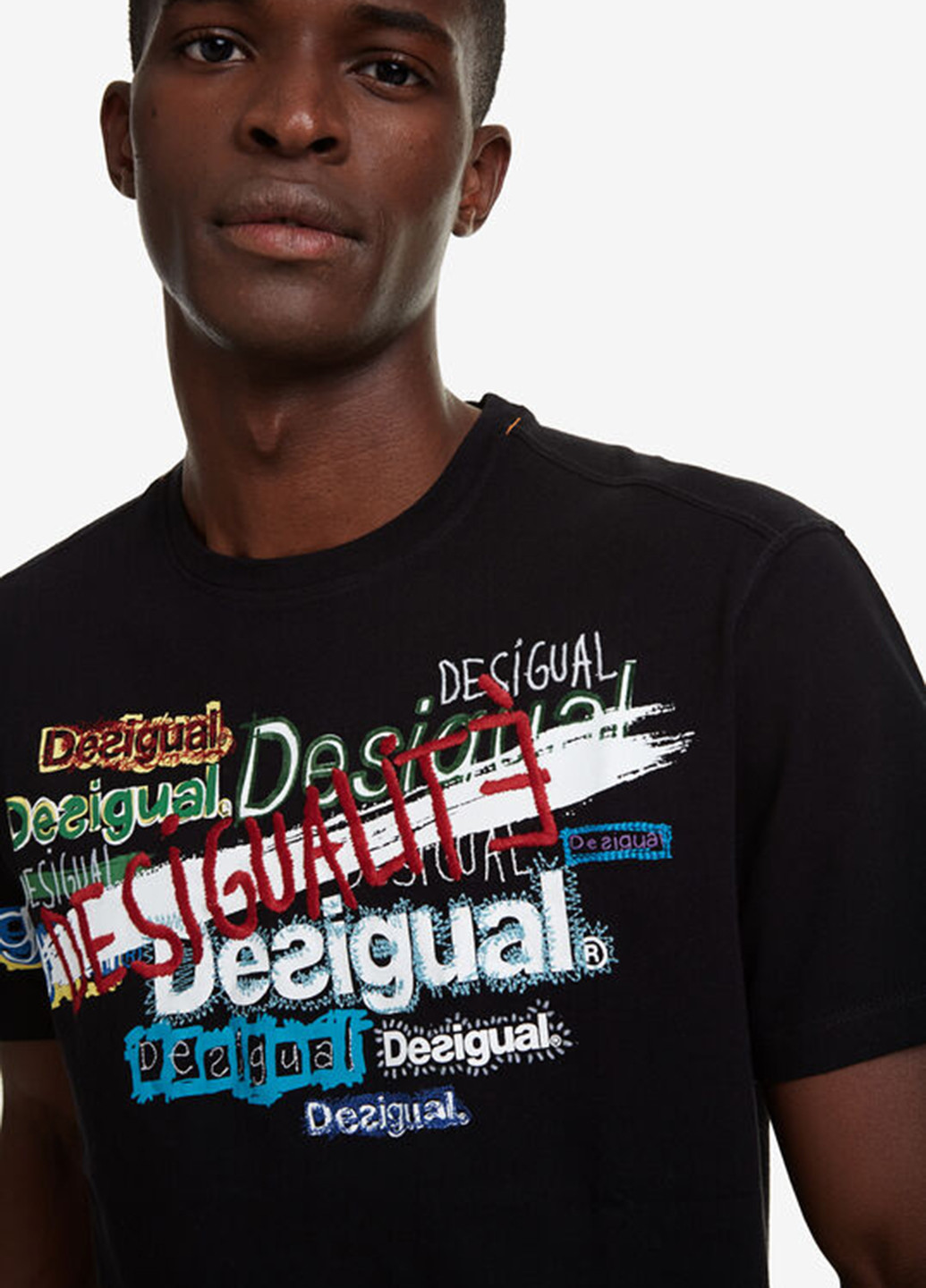 Черная футболка Desigual