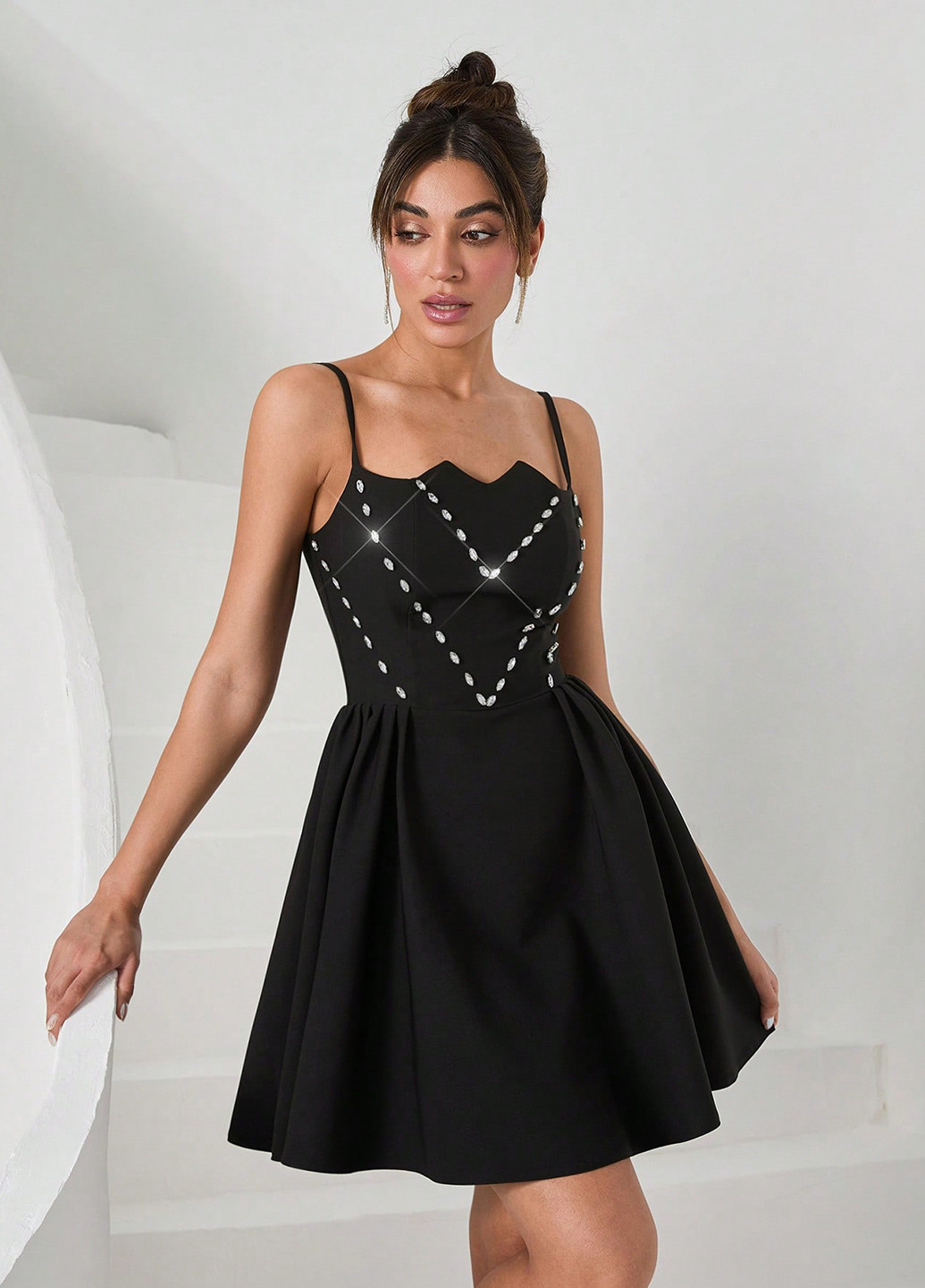 Чорна кежуал сукня з відкритими плечима SHEIN однотонна