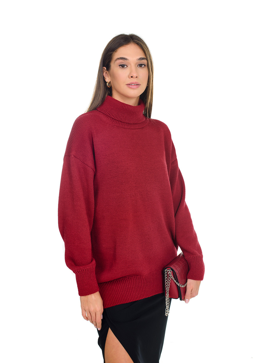 Красный свитер оверсайз с высоким воротником-стойка. SVTR