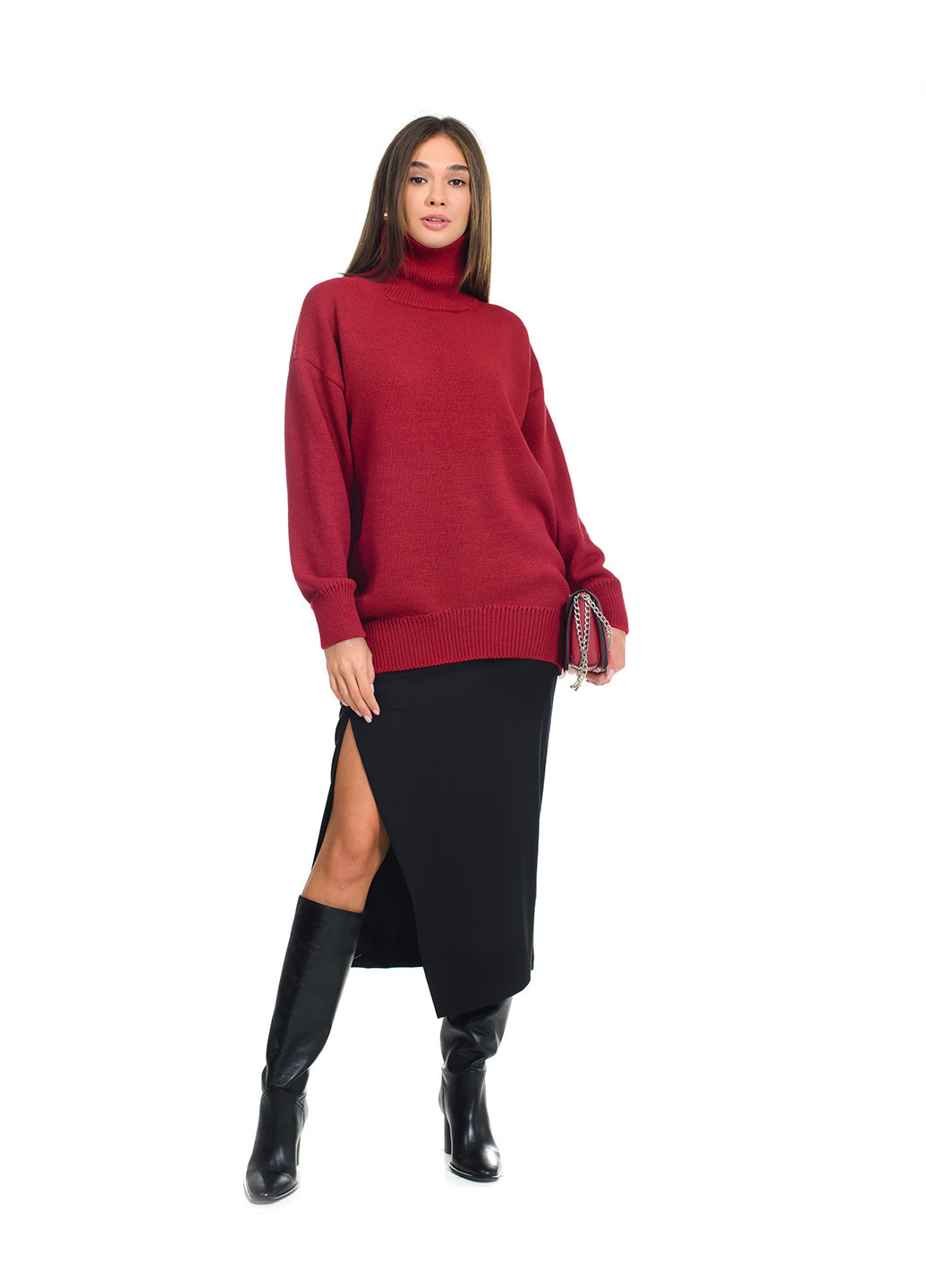 Красный свитер оверсайз с высоким воротником-стойка. SVTR