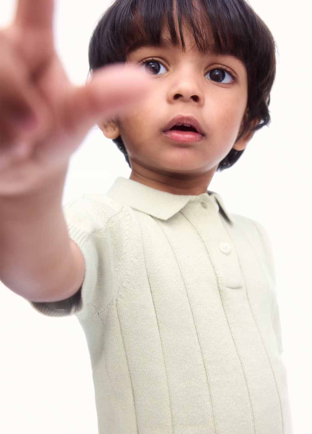 Оливковая детская футболка-поло для мальчика H&M однотонная