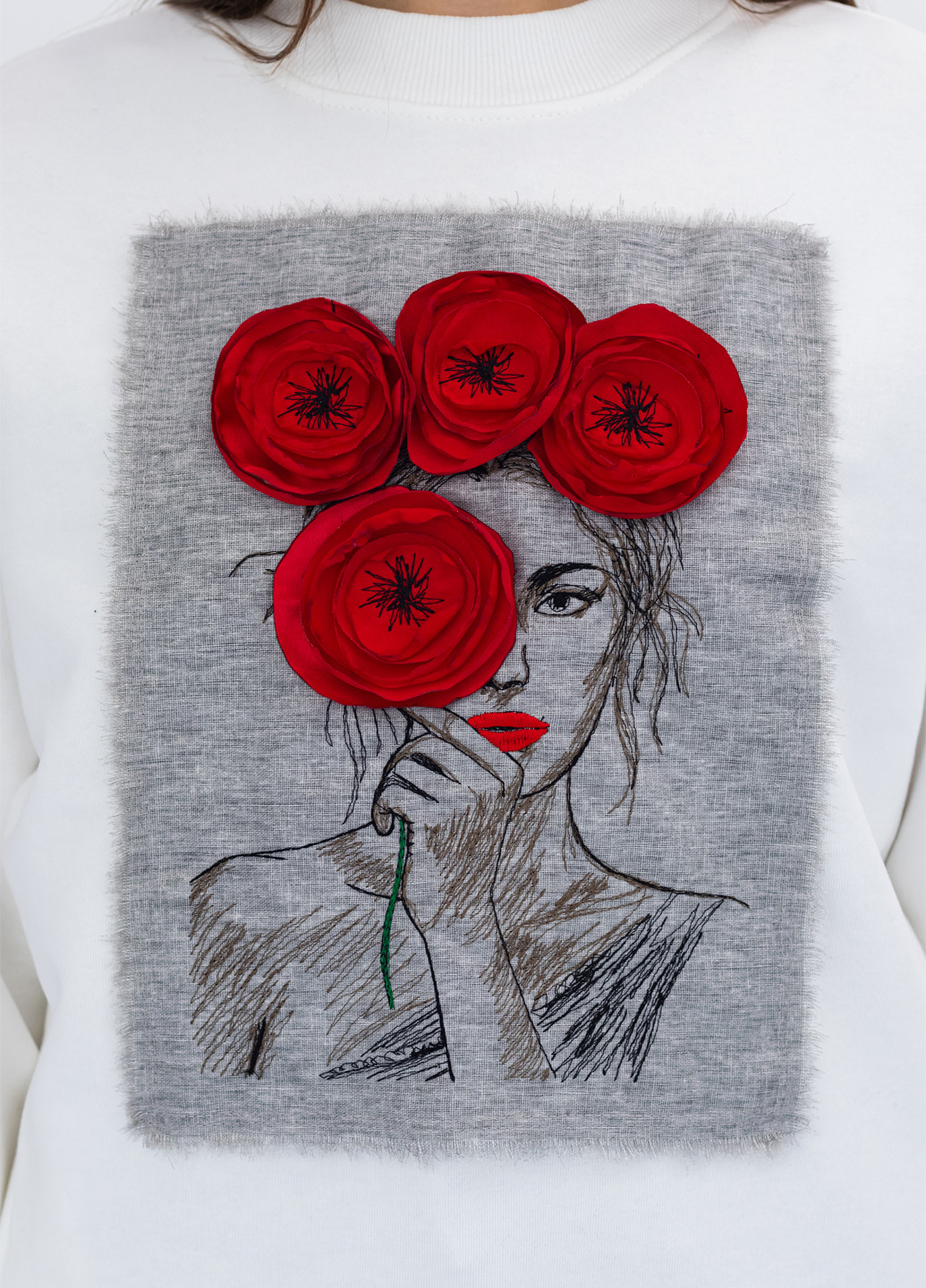 Белый свитшот Nora Kvittin однотонный нашивки, аппликация, вышивка (301079918)