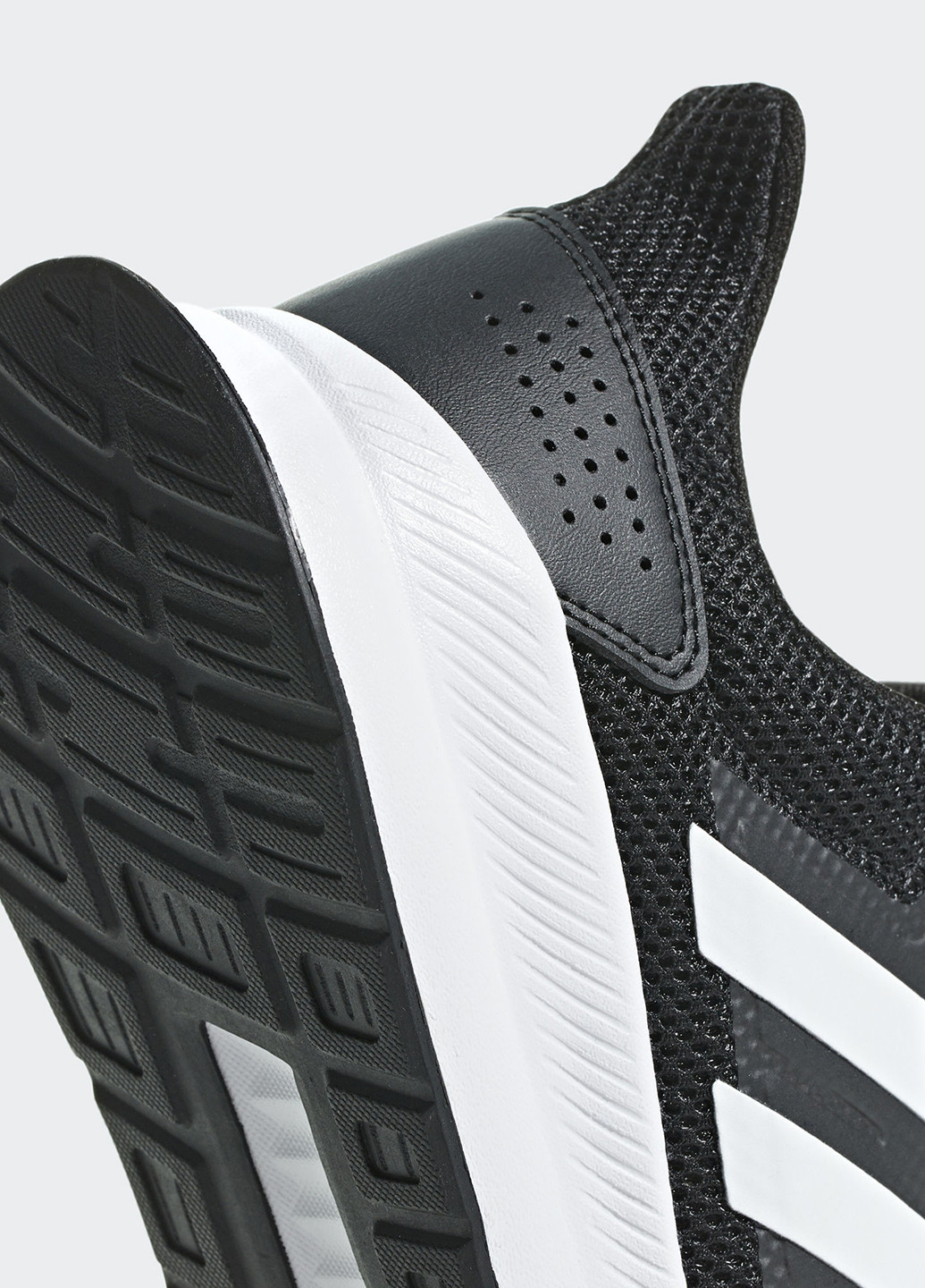 Чорні всесезон кросівки adidas Runfalcon