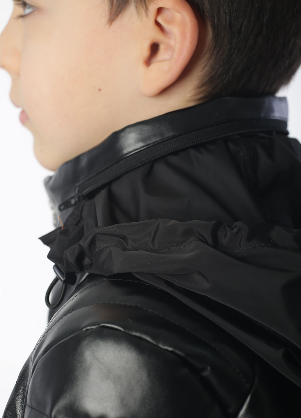 Черная демисезонная куртка с экокожи Tiaren Бомбер