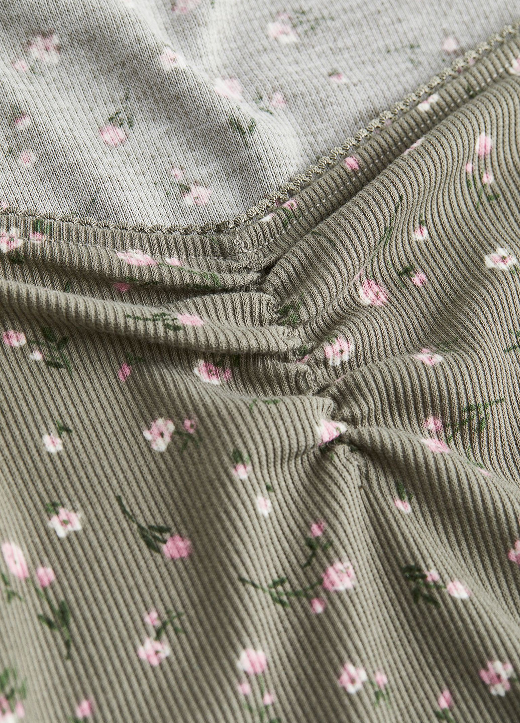 Оливковое (хаки) кэжуал платье платье-футболка H&M с цветочным принтом