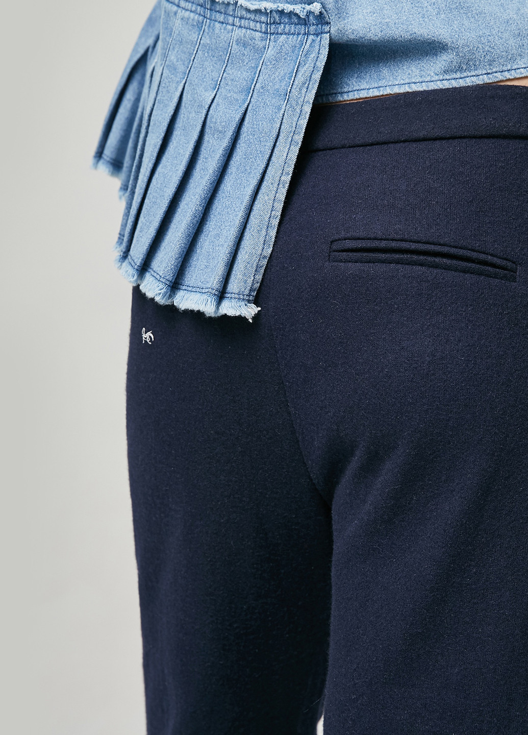 Темно-синие кэжуал демисезонные укороченные брюки Only