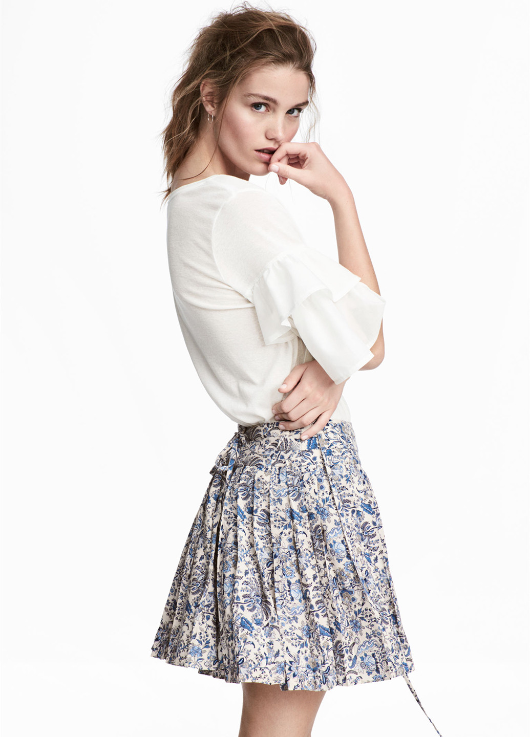 Белая кэжуал цветочной расцветки юбка H&M а-силуэта (трапеция)