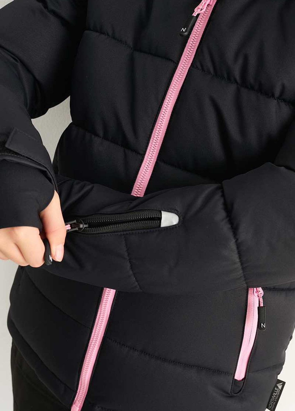 Черная демисезонная куртка C&A