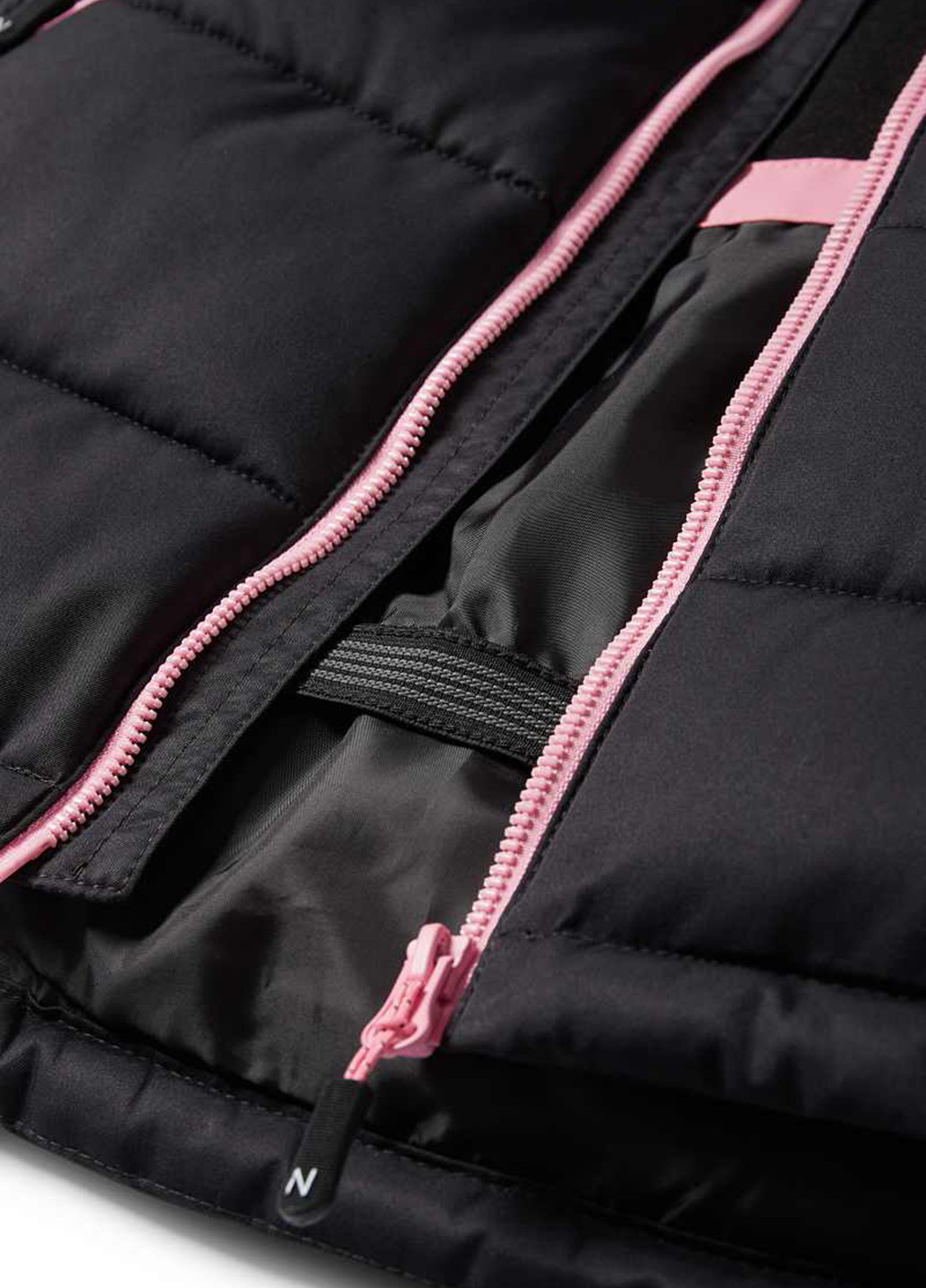 Черная демисезонная куртка C&A