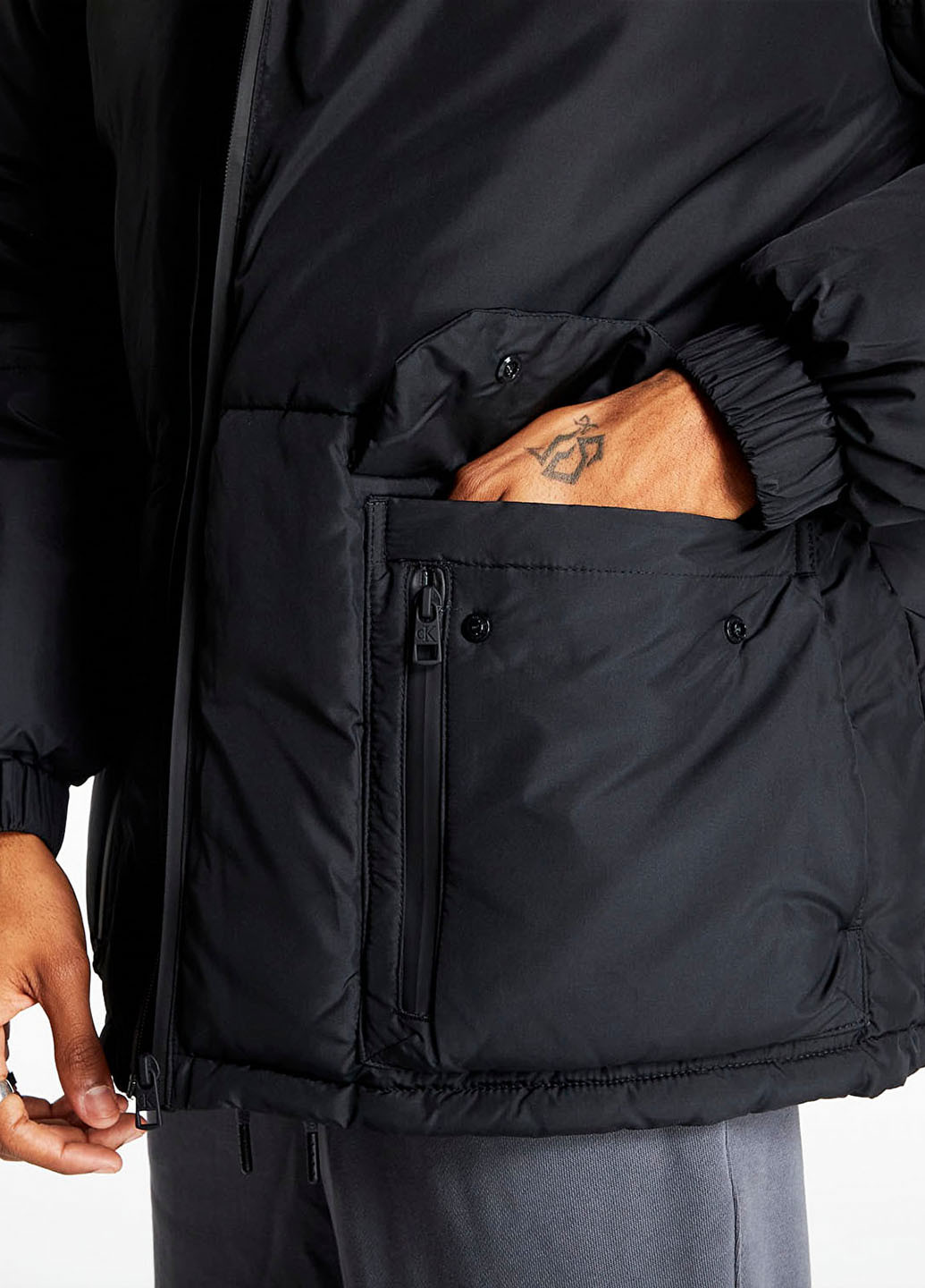 Черная зимняя куртка Calvin Klein