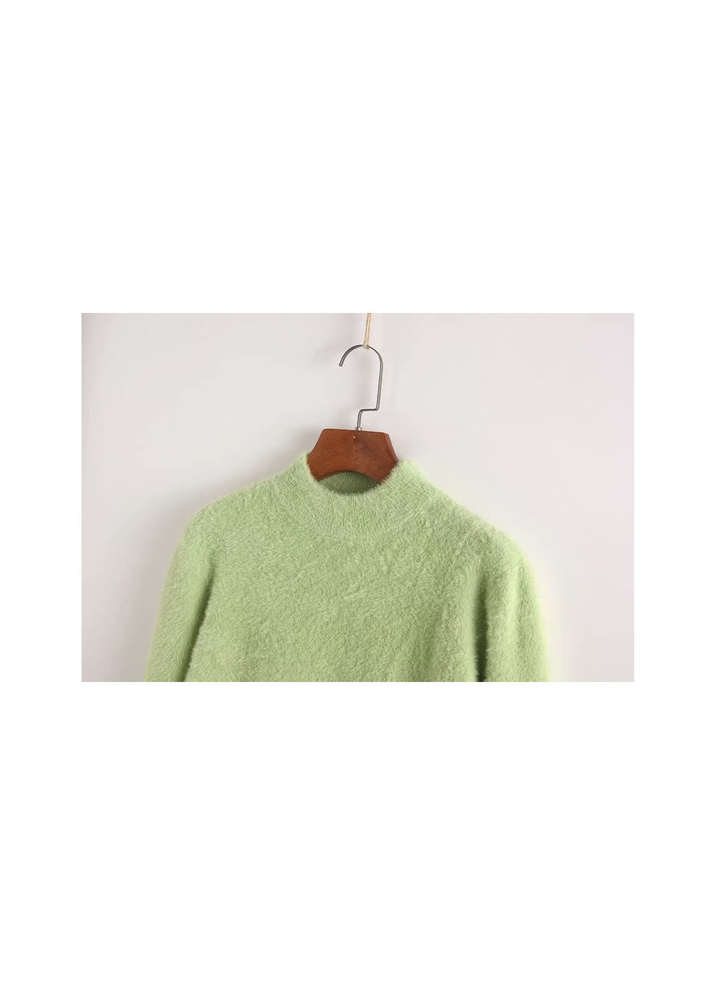 Зеленый демисезонный свитер женский пушистый fluff Berni Fashion 55368