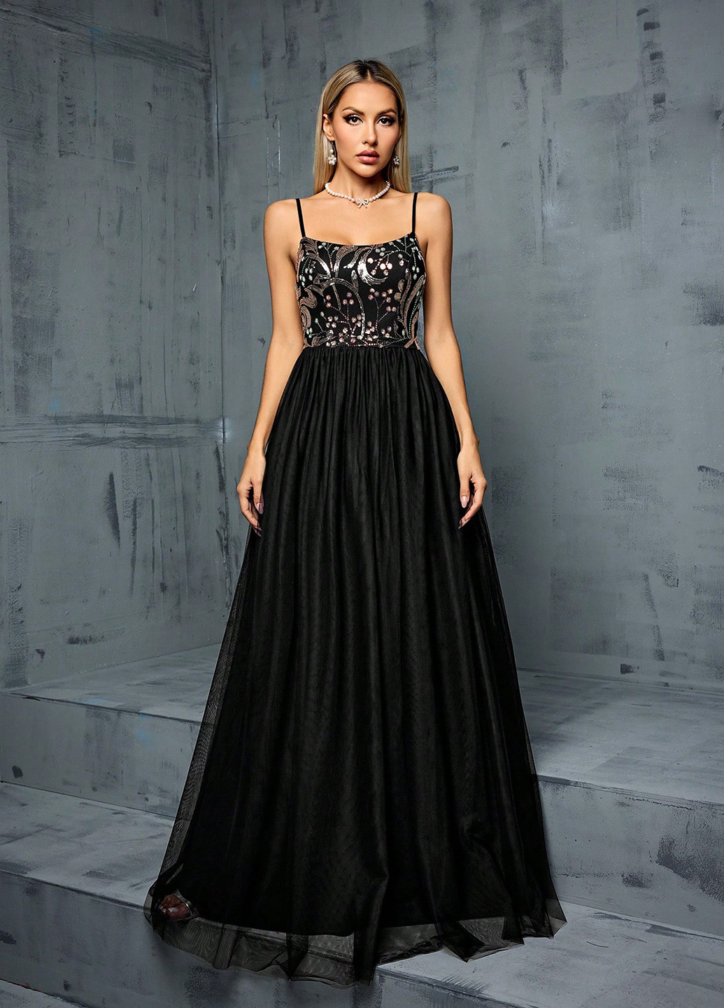 Черное вечернее платье а-силуэт SHEIN однотонное