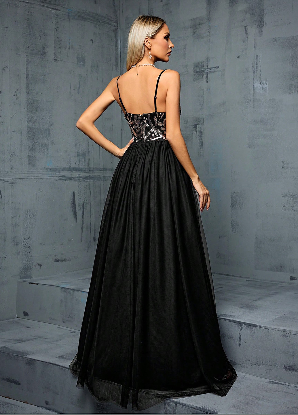 Черное вечернее платье а-силуэт SHEIN однотонное