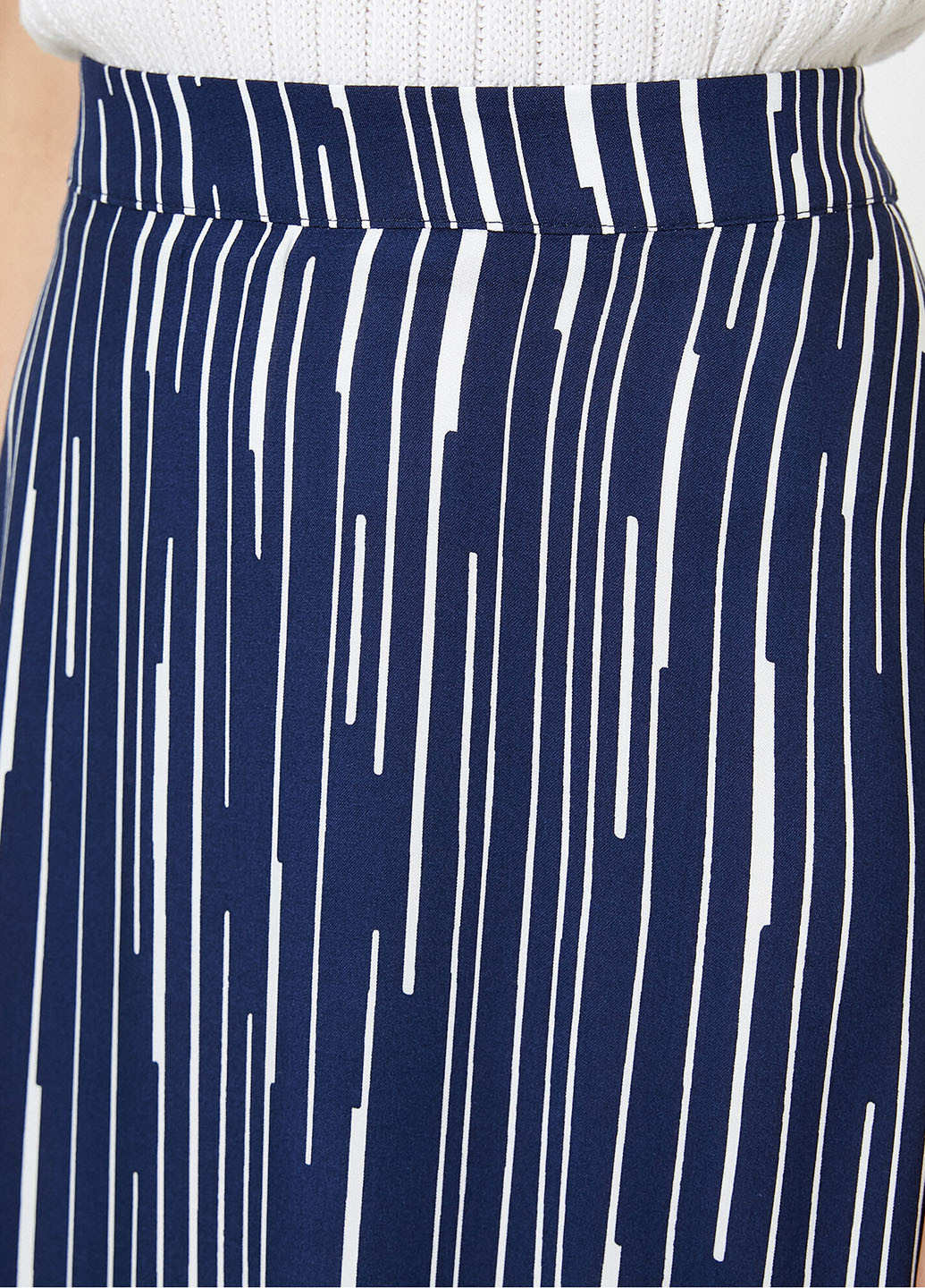 Темно-синяя кэжуал с геометрическим узором юбка KOTON а-силуэта (трапеция)