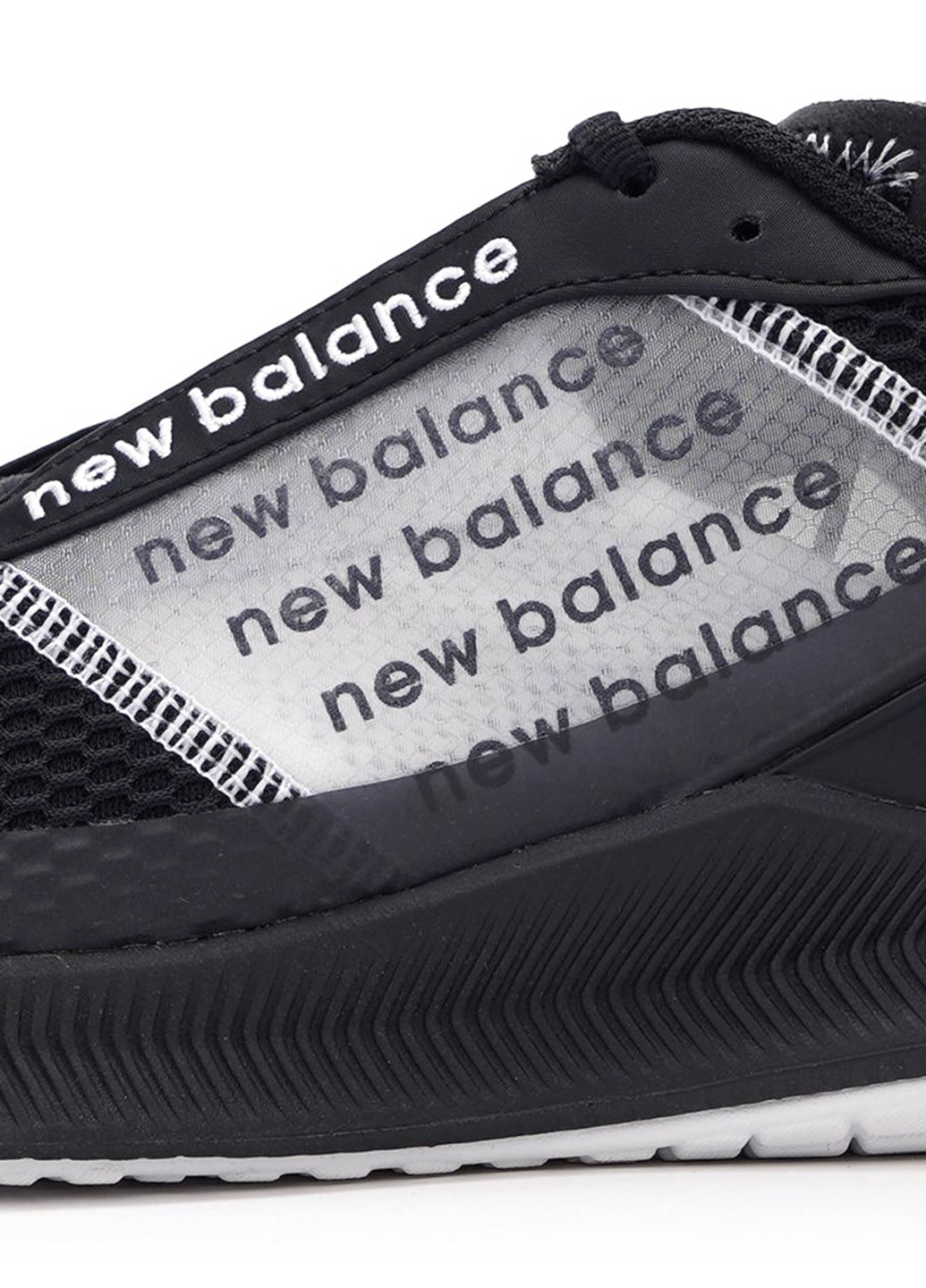 Черные всесезонные кроссовки New Balance FC Flite