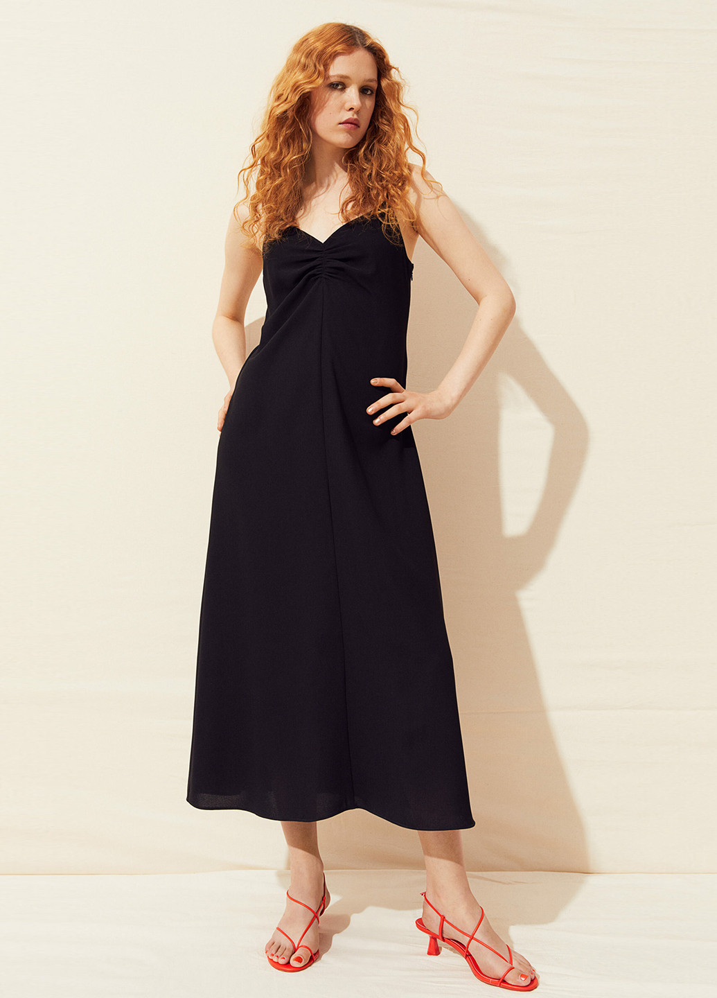 Чорна кежуал сукня H&M однотонна