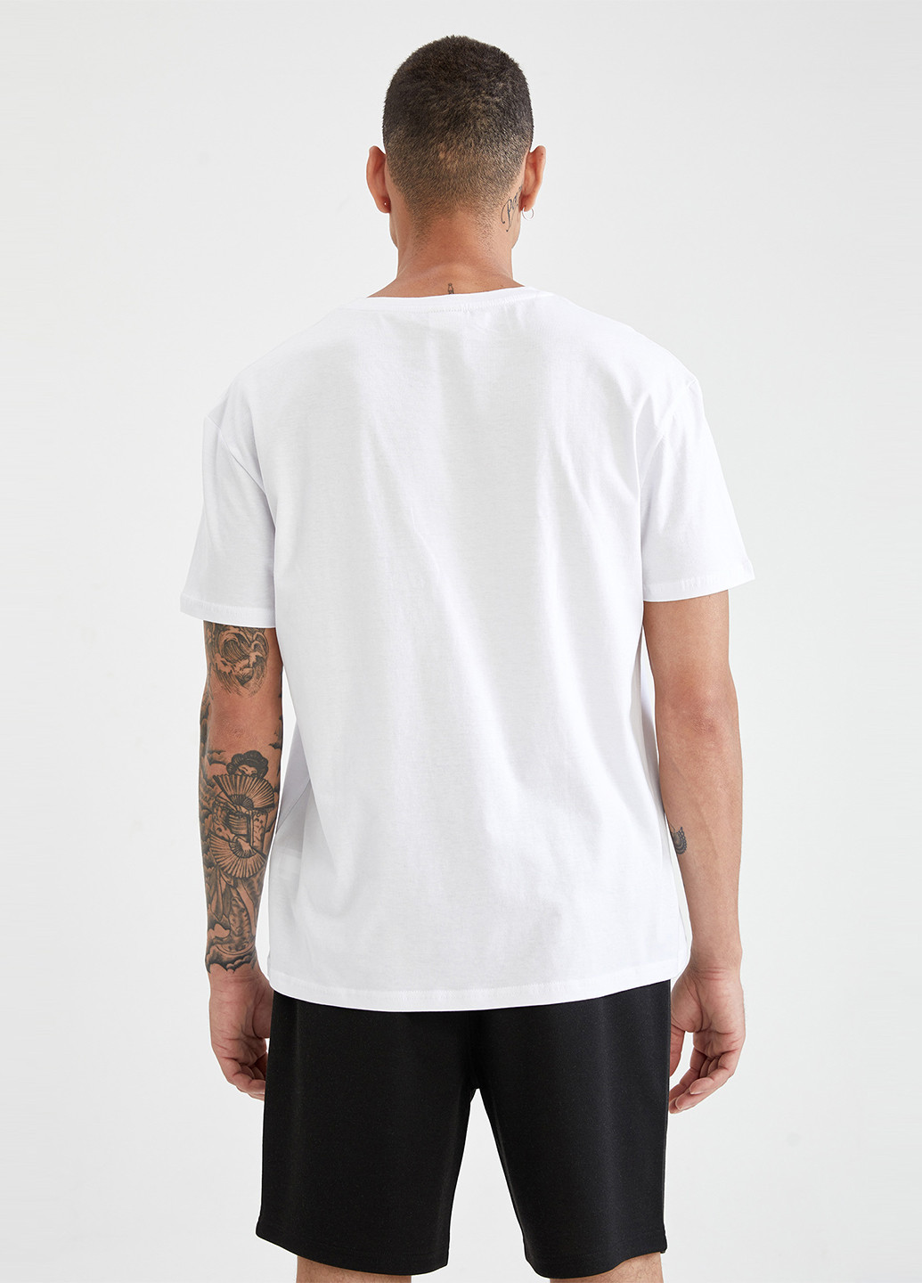 Чорно-біла футболка DeFacto
