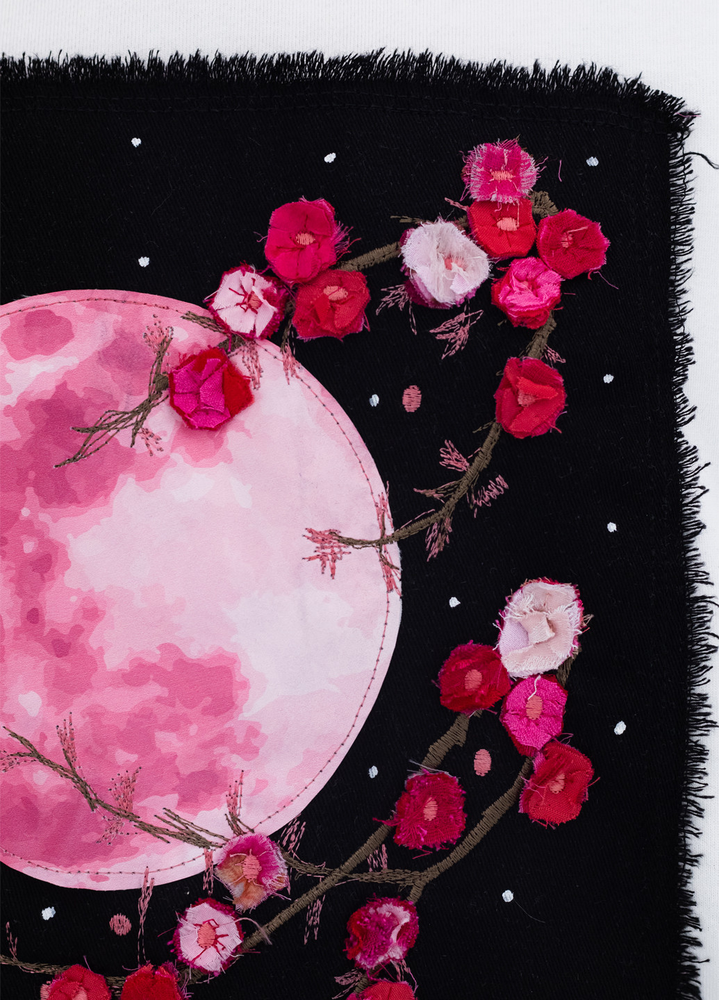 Белый свитшот Nora Kvittin однотонный аппликация, вышивка, нашивки (301079907)