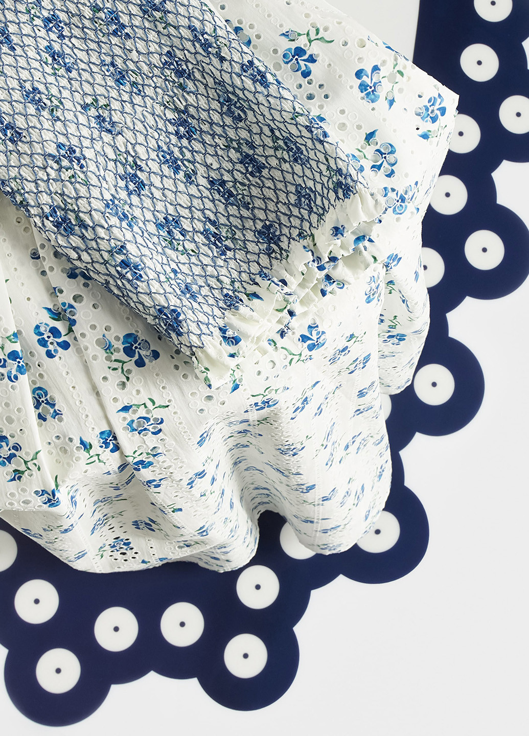 Білий кежуал сукня кльош, з відкритими плечима Reserved з квітковим принтом