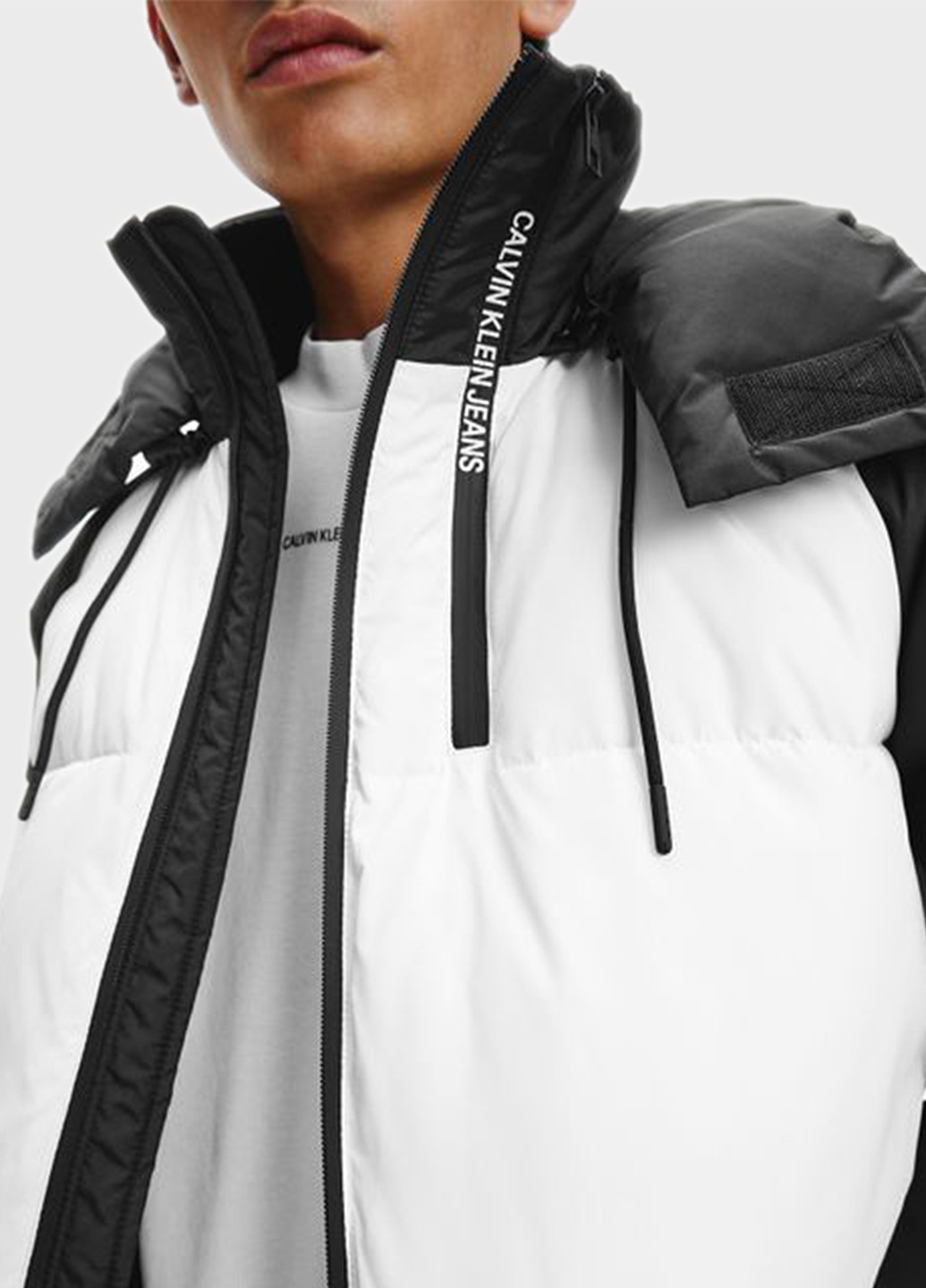 Черно-белая зимняя куртка Calvin Klein Jeans