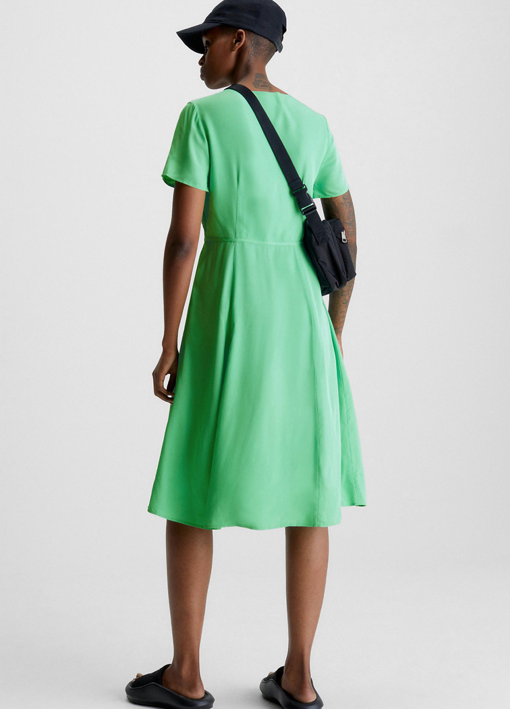 Салатовое кэжуал платье клеш Calvin Klein Jeans однотонное